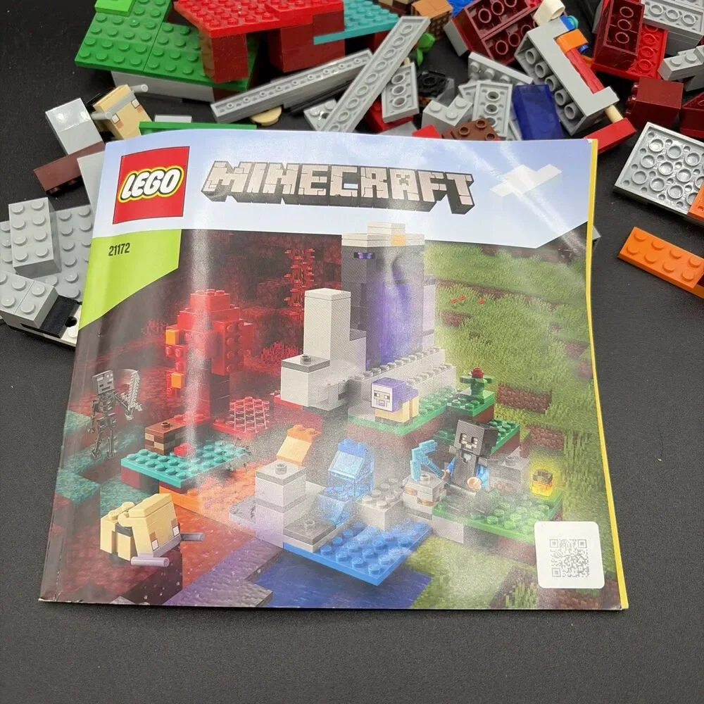 LEGO Minecraft The Ruined Portal (21172) Missing some pieces and box